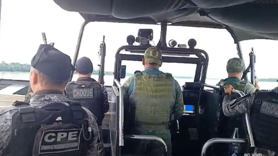 Bebê e oito pessoas são torturados por piratas no rio Solimões, no Amazonas