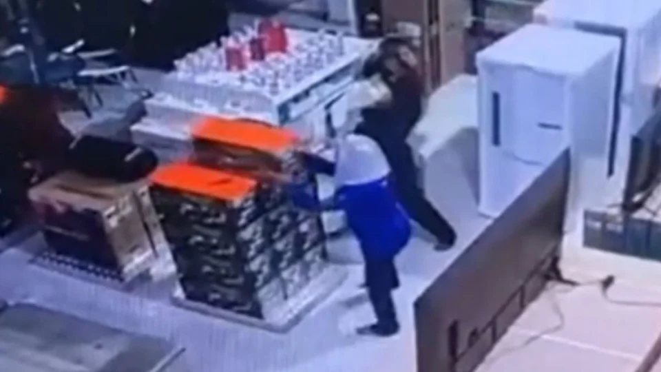 Quadrilha assalta loja e causa prejuízo de R$ 8 mil em Vilhena; veja vídeo