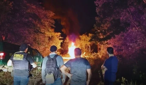 Avião usado no garimpo ilegal é destruído em operação em Boa Vista; quatro são presos