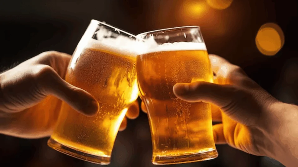 Polícia do DF acaba com esquema de falsificação de cervejas e prende suspeitos