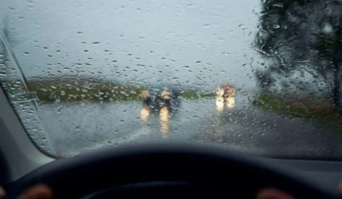 Inmet emite alerta laranja de chuvas intensas em cinco estados; veja quais