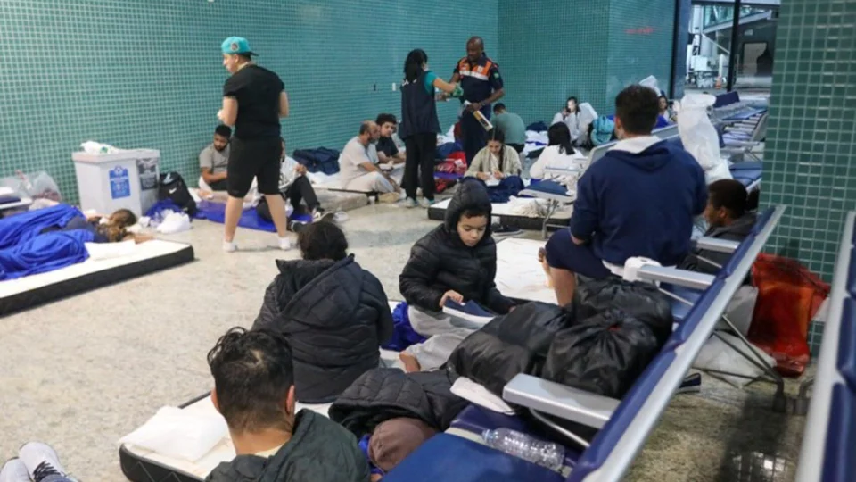 Governo brasileiro diz que repatriados devem ter tratamento ‘digno, respeitoso e humano’