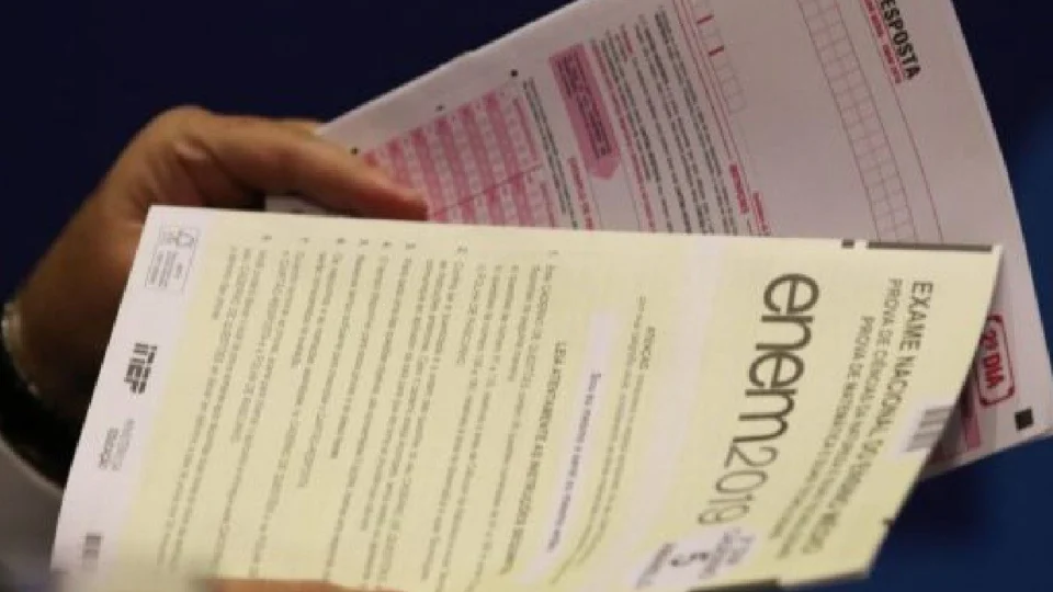 Gênios do Enem 2024: conheça os 12 alunos nota mil na redação