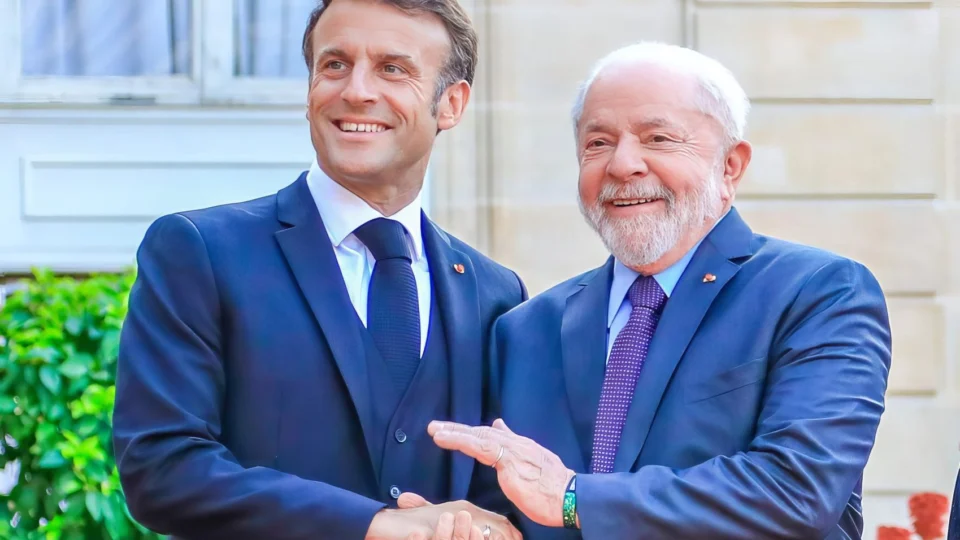 Lula e Macron conversam sobre decisão da Meta e reforçam aliança para impedir fake news