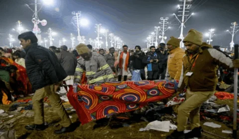 Tumulto em festival religioso na Índia deixa cerca de 40 vítimas