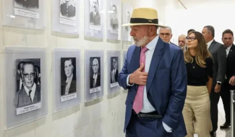 Lula visita galeria dos presidentes no Planalto e sugere mudanças