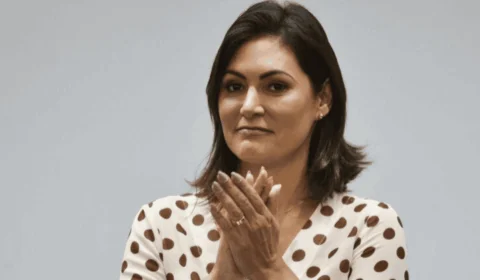 Com música ‘Não ria não’, Michelle Bolsonaro ironiza delação de Mauro Cid nas redes sociais