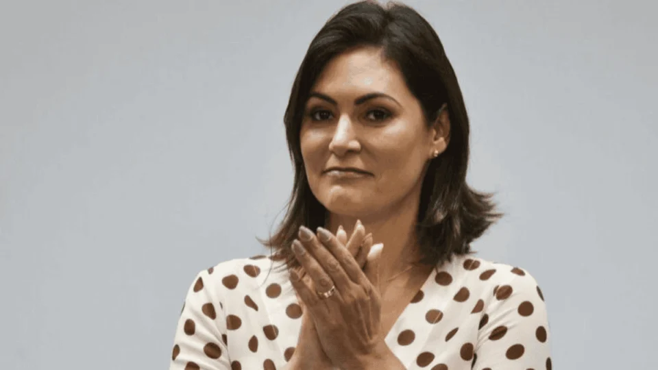 Com música ‘Não ria não’, Michelle Bolsonaro ironiza delação de Mauro Cid nas redes sociais