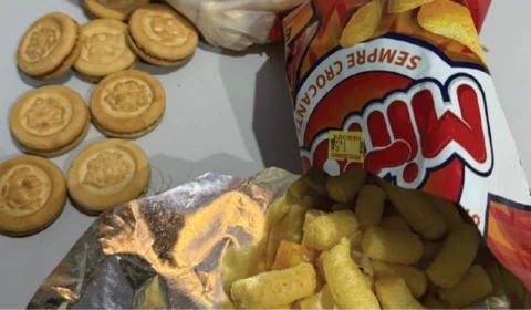 ‘Salgadinho’ de maconha: mulher é presa ao tentar entregar drogas escondidas em alimento no AM