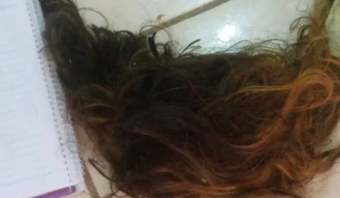 Mulher tem cabelo cortado com facão após acidente com cerveja em RO