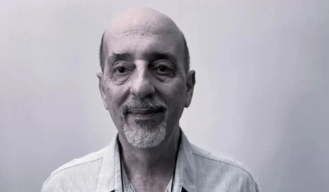 Passageiro cai de escada de avião e morre durante desembarque em São Paulo; entenda