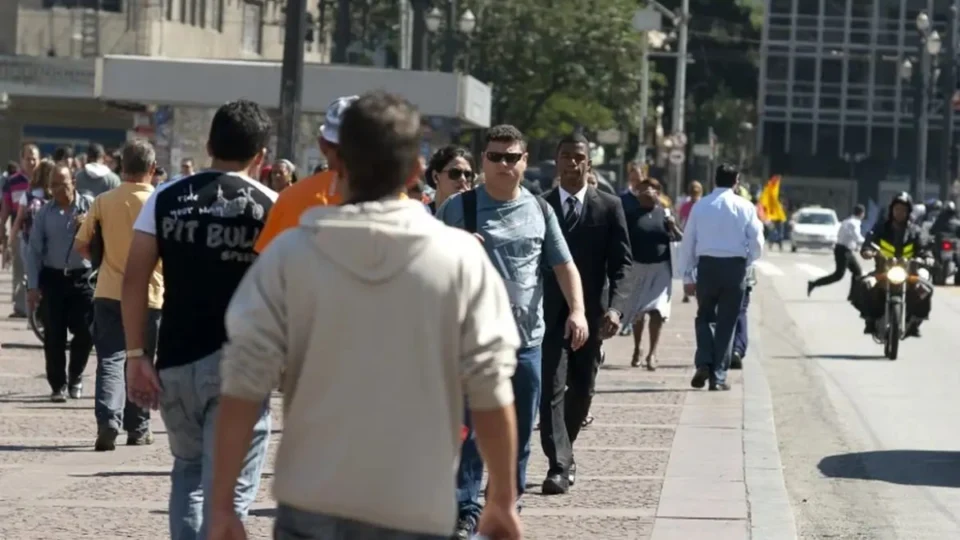 Brasil retorna à predominância da classe média em 2024