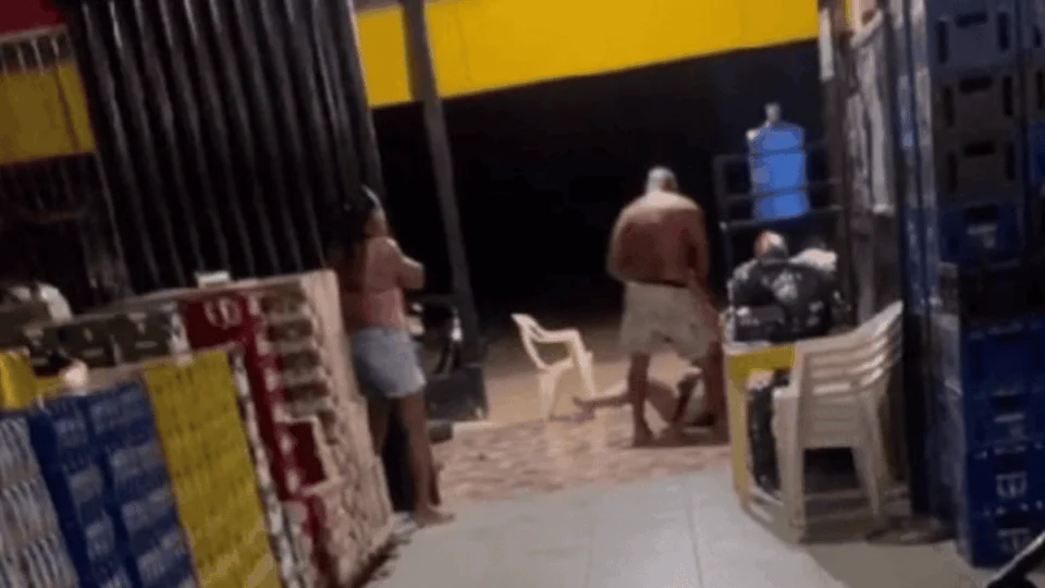 PM aposentado agride esposa em distribuidora e tem prisão preventiva decretada no Acre