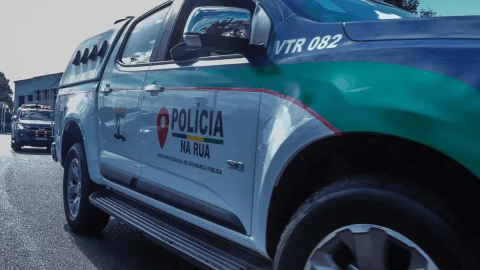 Homem tenta invadir casa, despenca de teto em quarto de idosa e é detido em Boa Vista