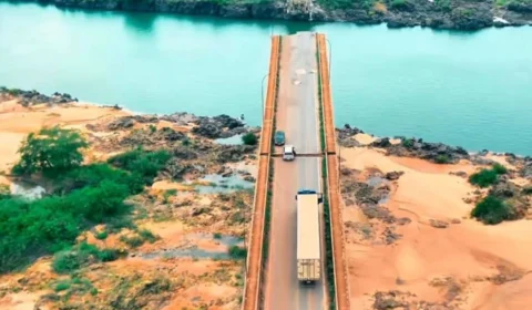 Justiça determina que DNIT remova carro que ficou preso na Ponte JK entre o TO e MA