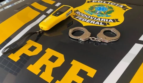Homem é preso pela PRF por dirigir bêbado na BR-153 em Paraíso do Tocantins