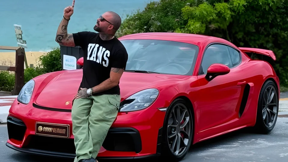 Influenciador morre após aplicação de anestesia geral para fazer tatuagem