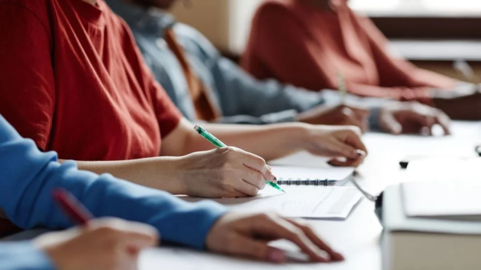 Com inscrições gratuitas, secretaria abre processo seletivo em Acrelândia com salários de R$3 mil