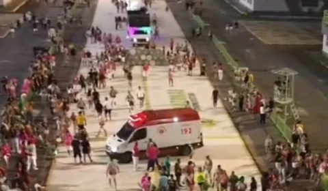 Alegoria cai durante ensaio no sambódromo de Manaus e deixa dois feridos