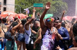 Blocos de rua gratuitos são a principal atração para os foliões no Carnaval; confira