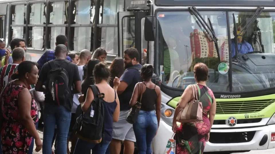 Vereadores propõem CPI para investigar irregularidades no transporte coletivo em Manaus