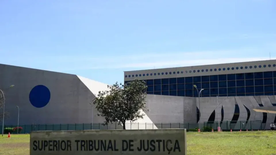 ‘Racismo reverso’ existe? STJ julga ação sobre injúria racial contra pessoa branca