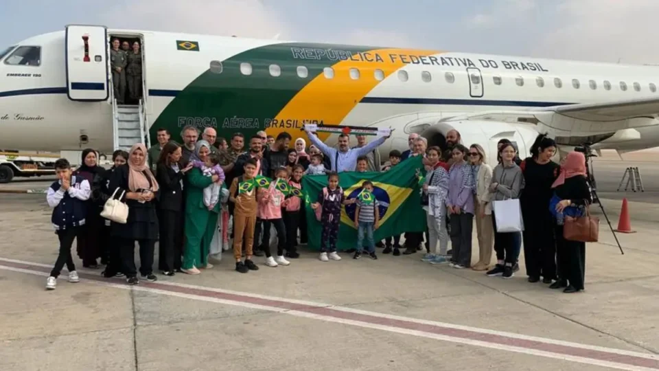 ‘Não é um problema do Trump, é um acordo de deportação’, diz Lula sobre repatriados