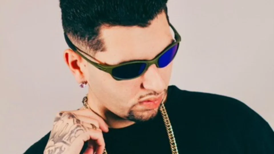 Sucesso global! Funkeiro do Acre assina com produtora e vira fenômeno em mais de 100 países; conheça o artista