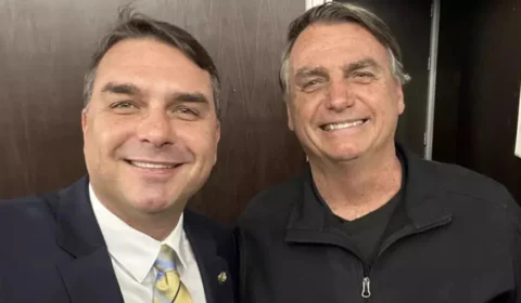 Flávio Bolsonaro é confirmado por Jair Bolsonaro como pré-candidato à Presidência em 2026