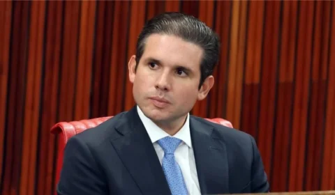 Motta exige respeito e civilidade após protestos durante sessão plenária: ‘aqui não é jardim de infância’