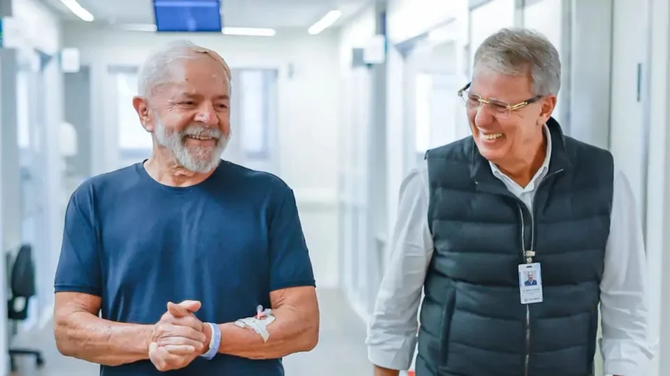 Lula desembarca em São Paulo para realizar exames nesta quinta-feira (20)