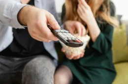 Qual a diferença entre novela e série? Entenda as semelhanças e diferenças