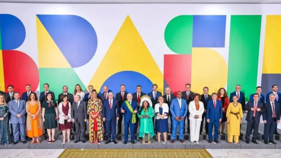 Após eleições do Congresso, Lula renomeia ministros; confira