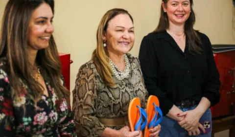 Fábrica de chinelos em presídio é inaugurada no Acre