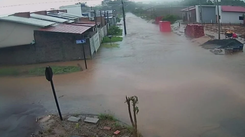 Chuvas intensas suspendem aulas na zona rural de Cacoal, RO