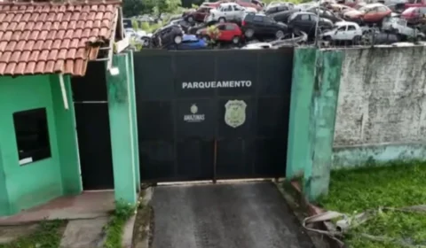 Criminosos invadem galpão e roubam viaturas da PC em Manaus; segurança é feito refém