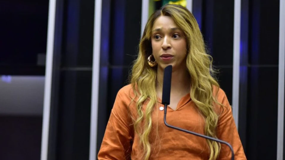 Escala 6×1: Erika Hilton protocola PEC na Câmara dos Deputados