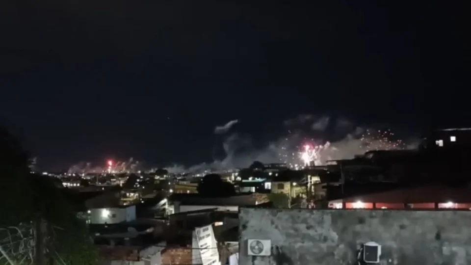 Manaus pode banir fogos de artifício barulhentos  após comemoração de facções; entenda
