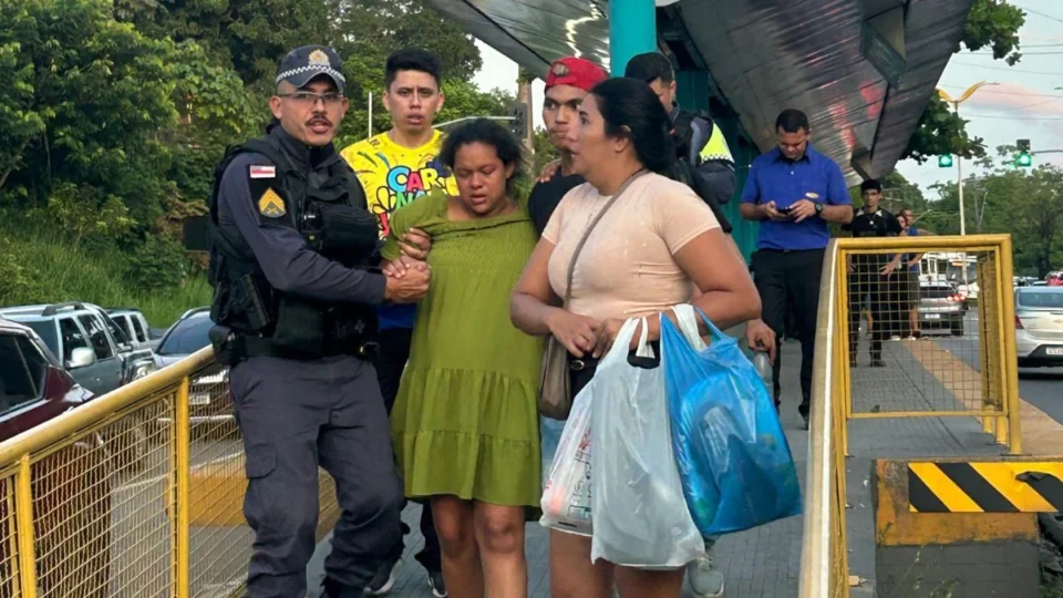 VÍDEO: grávida é agredida durante assalto em ônibus da linha 652 em Manaus