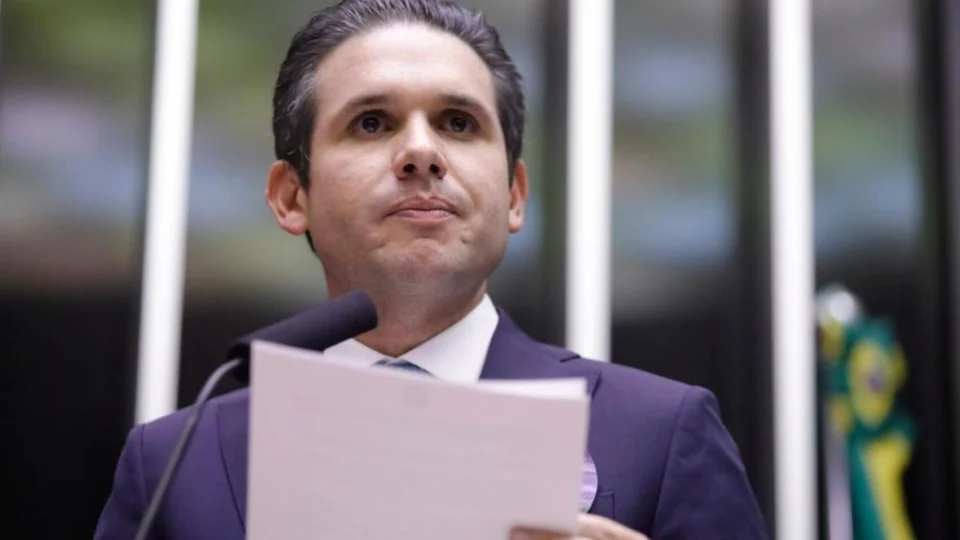 Aliado de Lula ou Bolsonaro? Saiba quem é Hugo Motta, novo presidente da Câmara dos Deputados