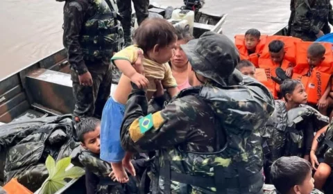 Mais de 20 crianças indígenas e adultos são resgatados após naufrágio no rio Javari, no AM