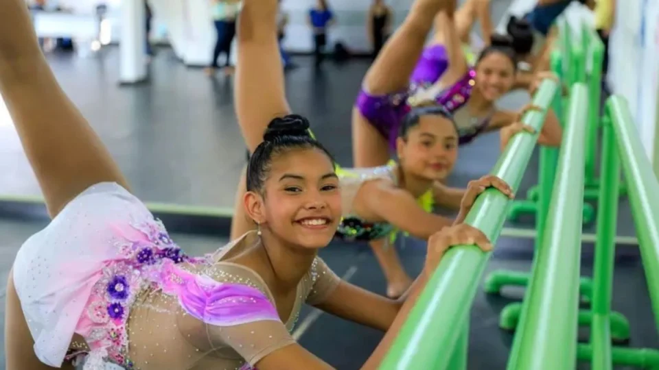 Liceu Cláudio Santoro abre inscrições para 2025 nos cursos de teatro, arte e música em Manaus; veja como fazer