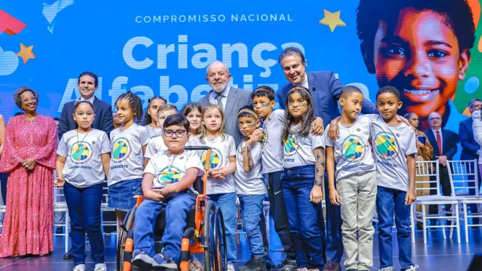 Alfabetização de crianças: governo premia iniciativas de estados e prefeituras