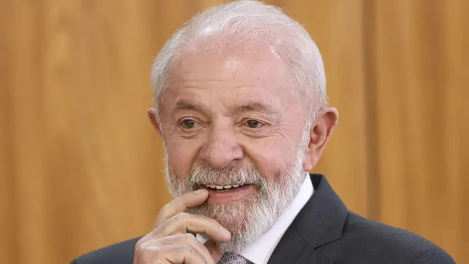 Lula faz autocrítica do governo e defende Janja em festa do PT