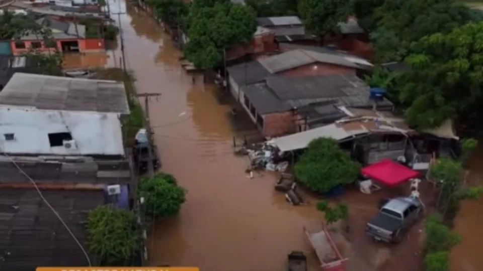 Moradores relatam perdas de móveis e eletrodomésticos após forte chuva em RO