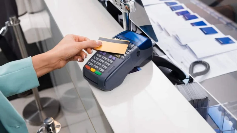 Pagamento por aproximação movimenta R$ 1,5 trilhão em 2024