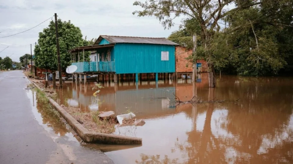 Rio Machado transborda e deixa famílias desabrigadas em Ji-Paraná, RO