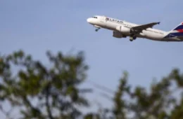 Saiba como obter 80% de desconto em passagens aéreas para acompanhantes de autistas e PcDs