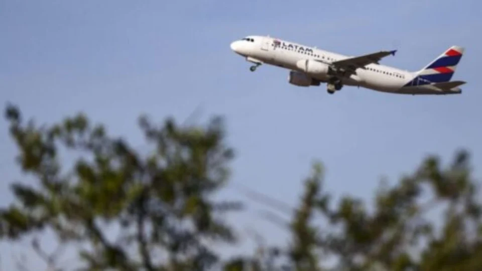 Saiba como obter 80% de desconto em passagens aéreas para acompanhantes de autistas e PcDs