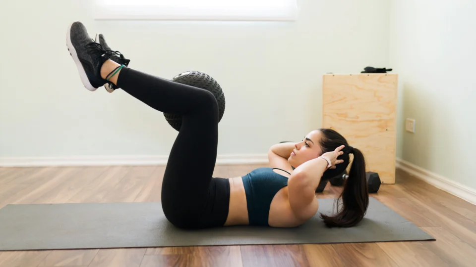 Você sabia? Abdominal não vai te ajudar a ter a barriga dos sonhos; A verdade sobre a gordura localizada